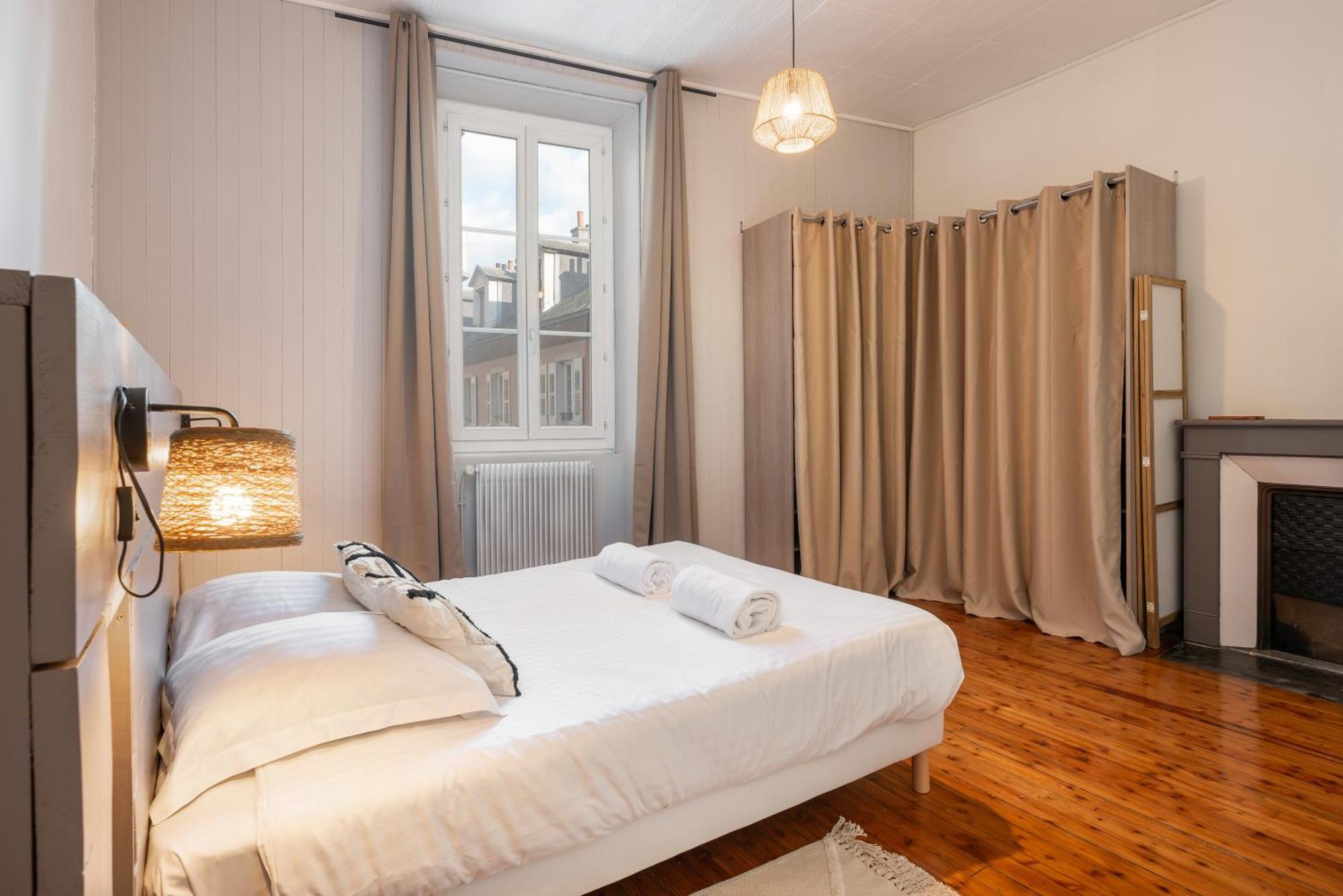 Appartement Spacieux Et Chaleureux Coeur De Ville Chambéry Exterior foto